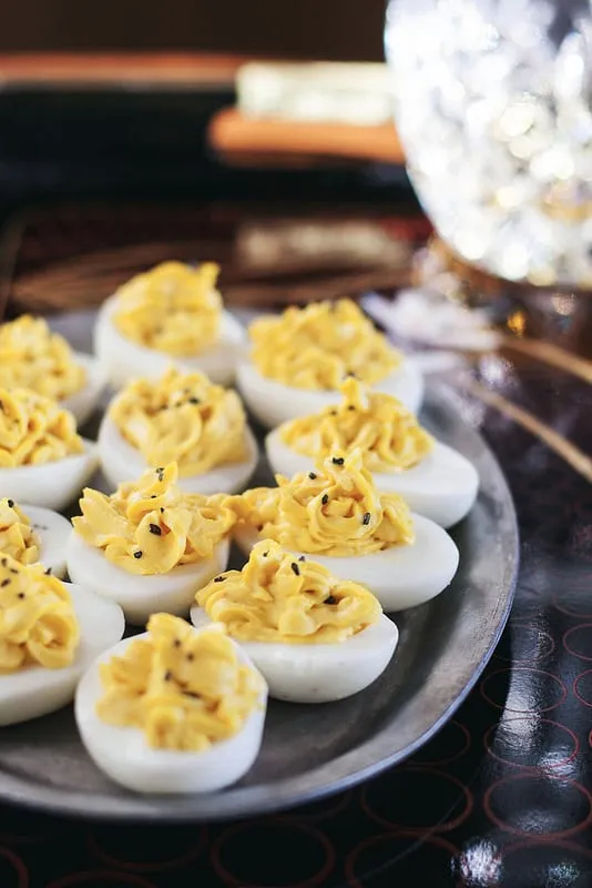 A nice and easy truffle butter recipe... spread it on toast with sea salt or add it to al dente pasta to make a delicious truffle butter spaghetti!
