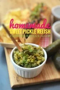My homemade sweet pickle relish recipe: ready in 5 minutes!! This relish is a great topping for hot dogs, tacos or hamburgers!