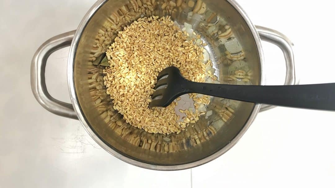 My creamy tomato risotto with barley, a lush homemade roasted tomato pesto and tuna... A delicious lunch, starter or main course!