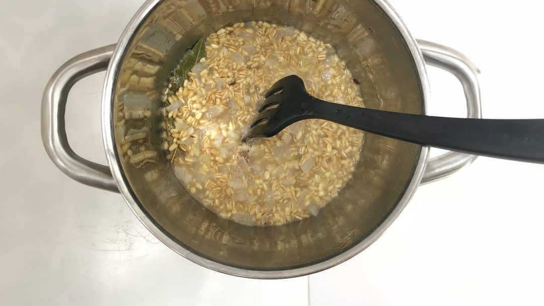 My creamy tomato risotto with barley, a lush homemade roasted tomato pesto and tuna... A delicious lunch, starter or main course!