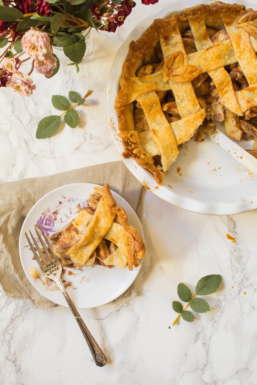 Are you already searching for delicious and inspiring Christmas desserts recipes? Please take a look at these 14 delightful Christmas desserts!