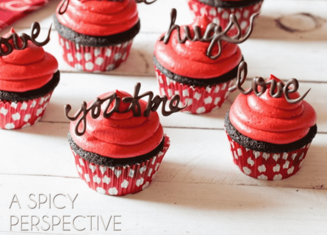 12 Easy Valentine Cupcakes Decorating Ideas Need extra inspiration for a smashing looking Valentine dessert? Then check out my 15+ breathtaking Valentine cupcakes decorating ideas!