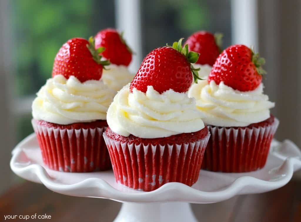 Need extra inspiration for a smashing looking Valentine dessert? Then check out my 15+ breathtaking Valentine cupcakes decorating ideas!