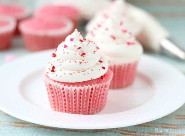 12 Easy Valentine Cupcakes Decorating Ideas Need extra inspiration for a smashing looking Valentine dessert? Then check out my 15+ breathtaking Valentine cupcakes decorating ideas!
