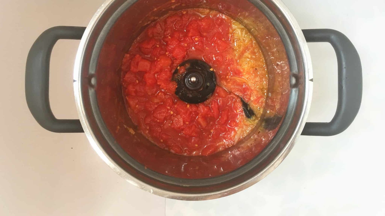 Here's the creamiest brava sauce recipe you will ever taste: the best Spanish brava sauce to dip your homemade patatas bravas in! It's tapas time.