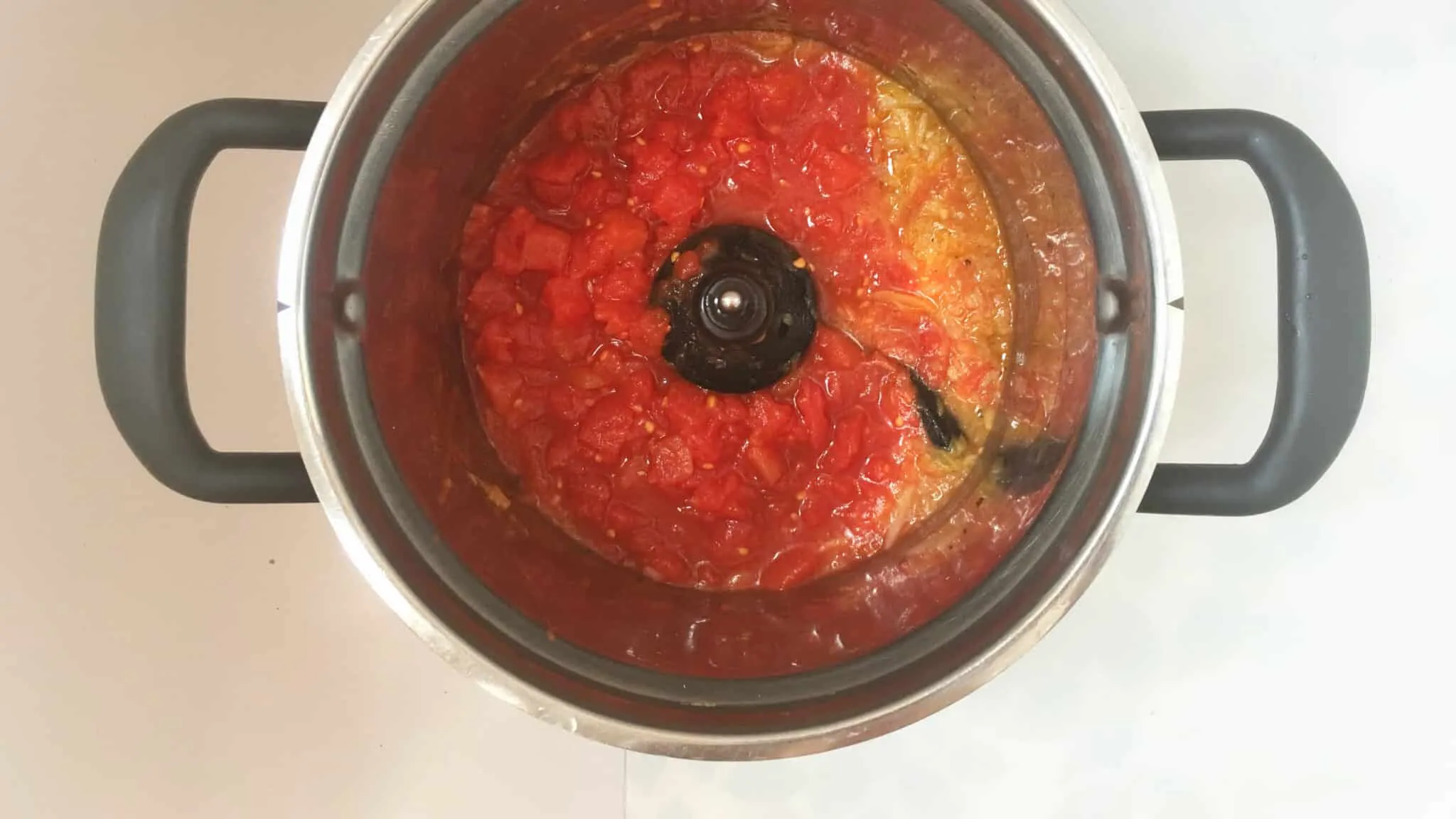 Here's the creamiest brava sauce recipe you will ever taste: the best Spanish brava sauce to dip your homemade patatas bravas in! It's tapas time.