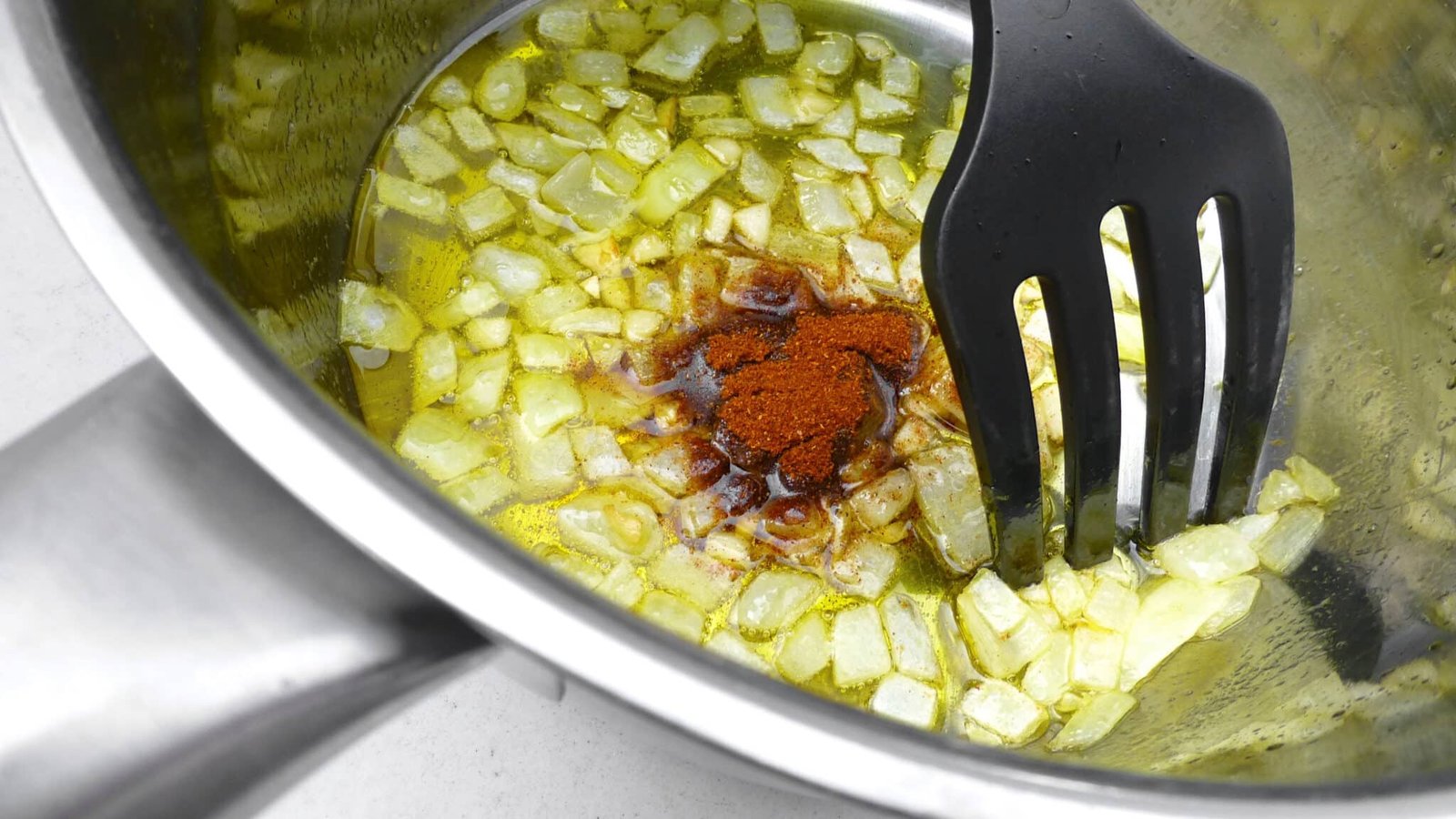 Here's the creamiest brava sauce recipe you will ever taste: the best Spanish brava sauce to dip your homemade patatas bravas in! It's tapas time.