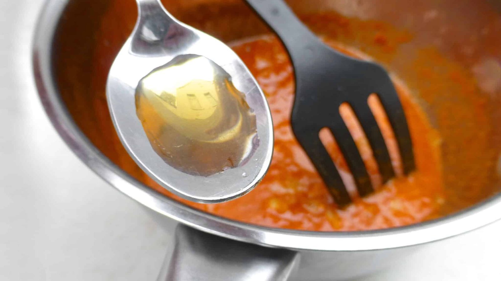 Here's the creamiest brava sauce recipe you will ever taste: the best Spanish brava sauce to dip your homemade patatas bravas in! It's tapas time.