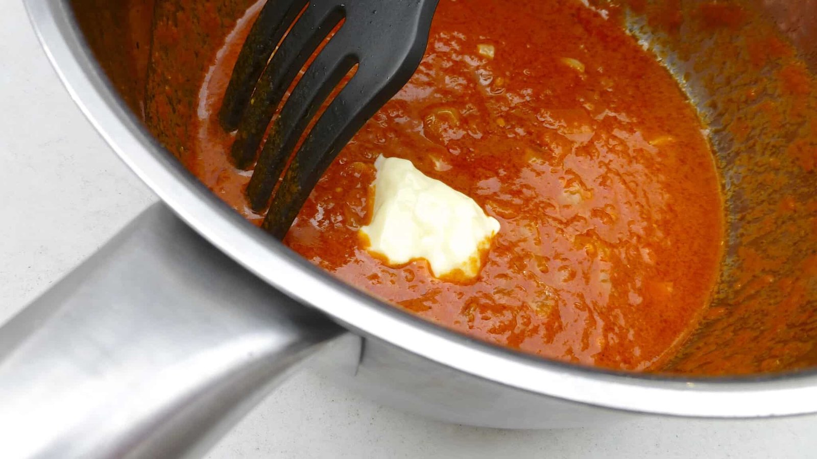 Here's the creamiest brava sauce recipe you will ever taste: the best Spanish brava sauce to dip your homemade patatas bravas in! It's tapas time.