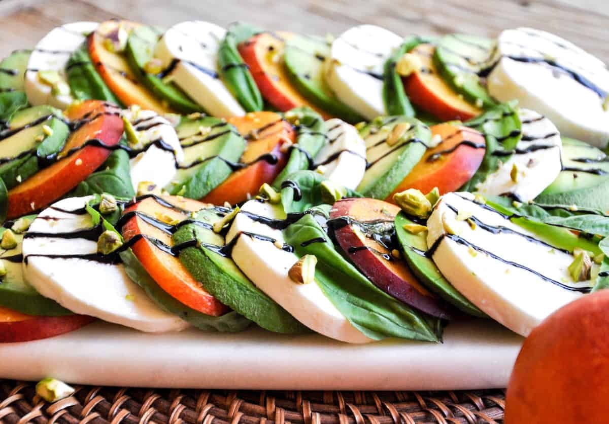 I’m quite sure that I don’t need to introduce the caprese salad. This classic must be one of the world’s most famous Italian mozzarella salads!