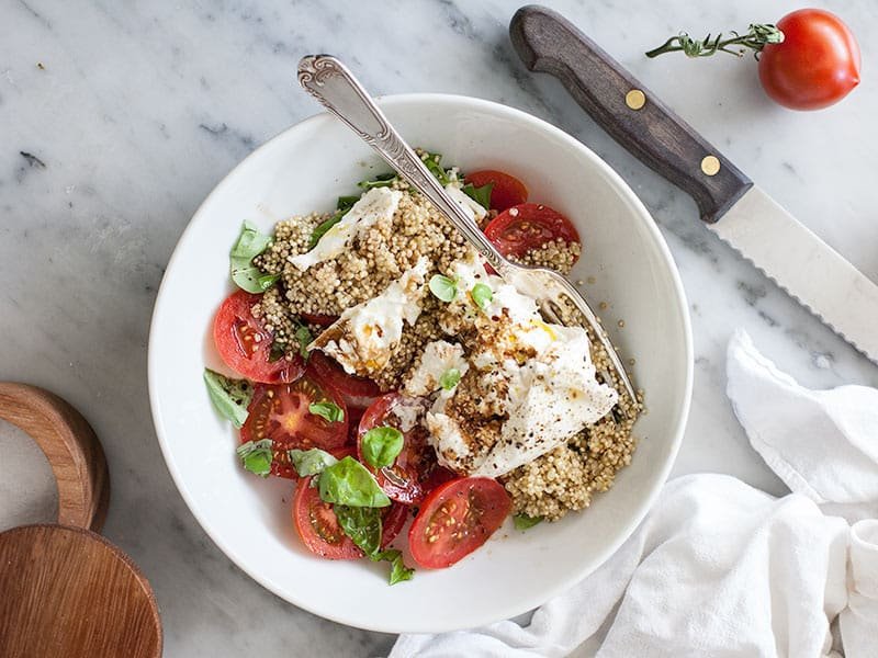 I’m quite sure that I don’t need to introduce the caprese salad. This classic must be one of the world’s most famous Italian mozzarella salads!