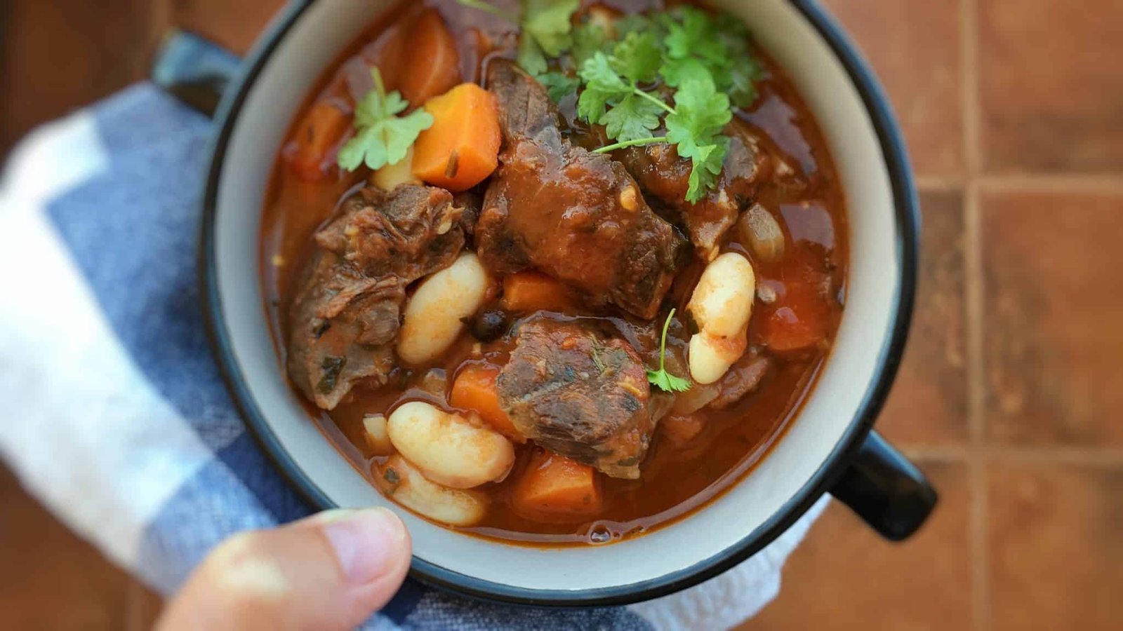 Leftover osso buco stew in the fridge? Make this heartwarming leftover osso buco soup the day after and enjoy this veal classic twice!
