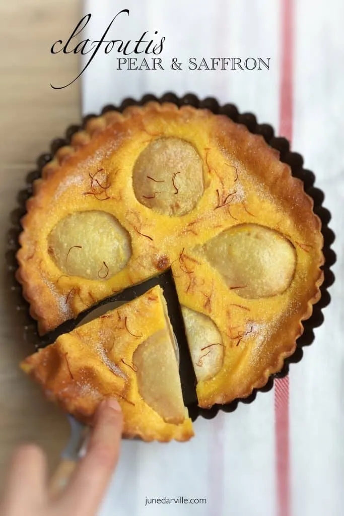 Home Lukewarm pear clafoutis with a hint of saffron... what a great autumn dessert! Pears and saffron, quite a surprising match!
