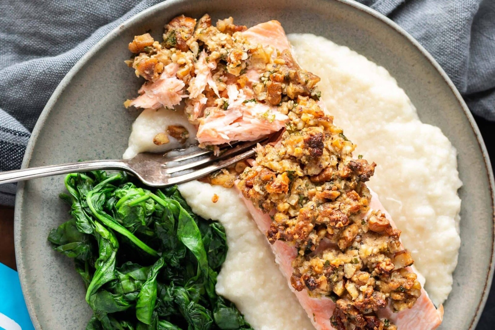Baked salmon makes a delicious family dinner! Check out these 20 very best baked salmon recipes from fellow food bloggers!
