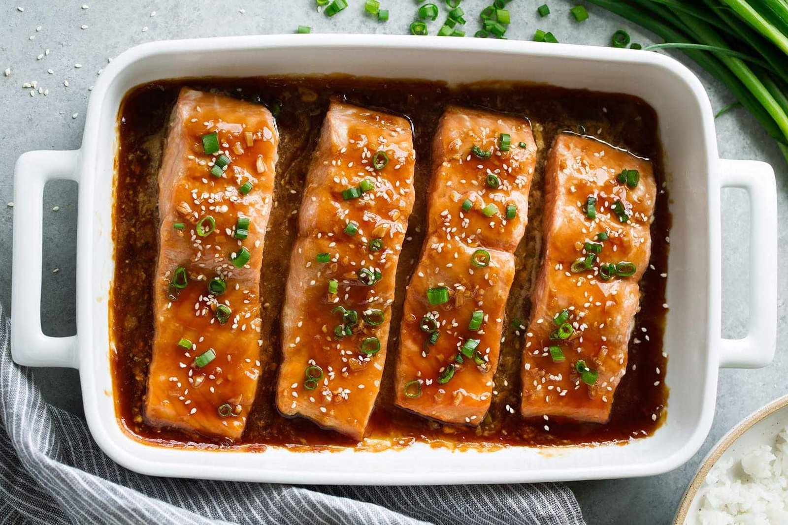 Baked salmon makes a delicious family dinner! Check out these 20 very best baked salmon recipes from fellow food bloggers!