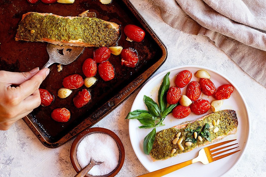 Baked salmon makes a delicious family dinner! Check out these 20 very best baked salmon recipes from fellow food bloggers!