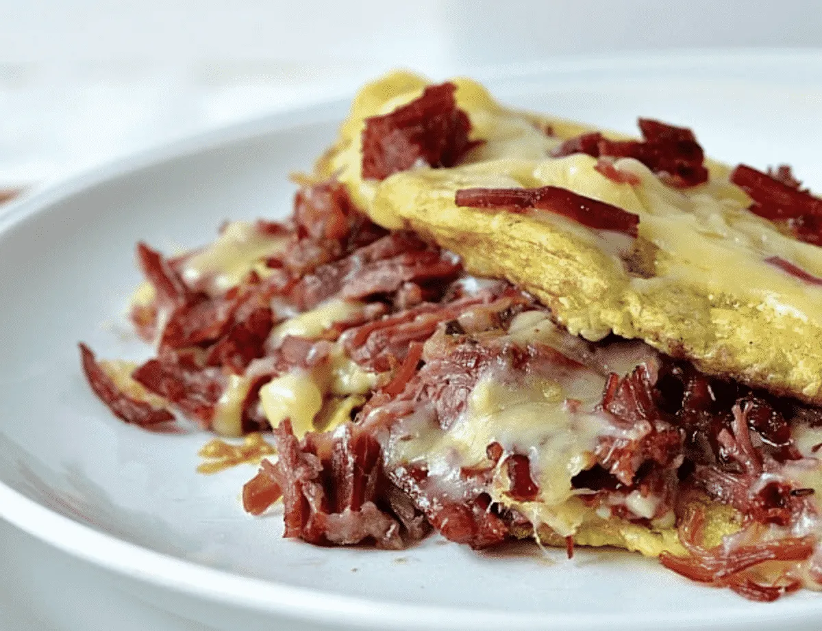 Do you know how to make an omelet? Omelet are great for breast, lunch or dinner. Check out these 20 omelet recipes for more inspiration!