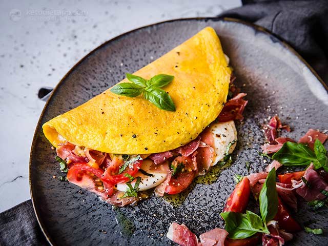 Do you know how to make an omelet? Omelet are great for breast, lunch or dinner. Check out these 20 omelet recipes for more inspiration!