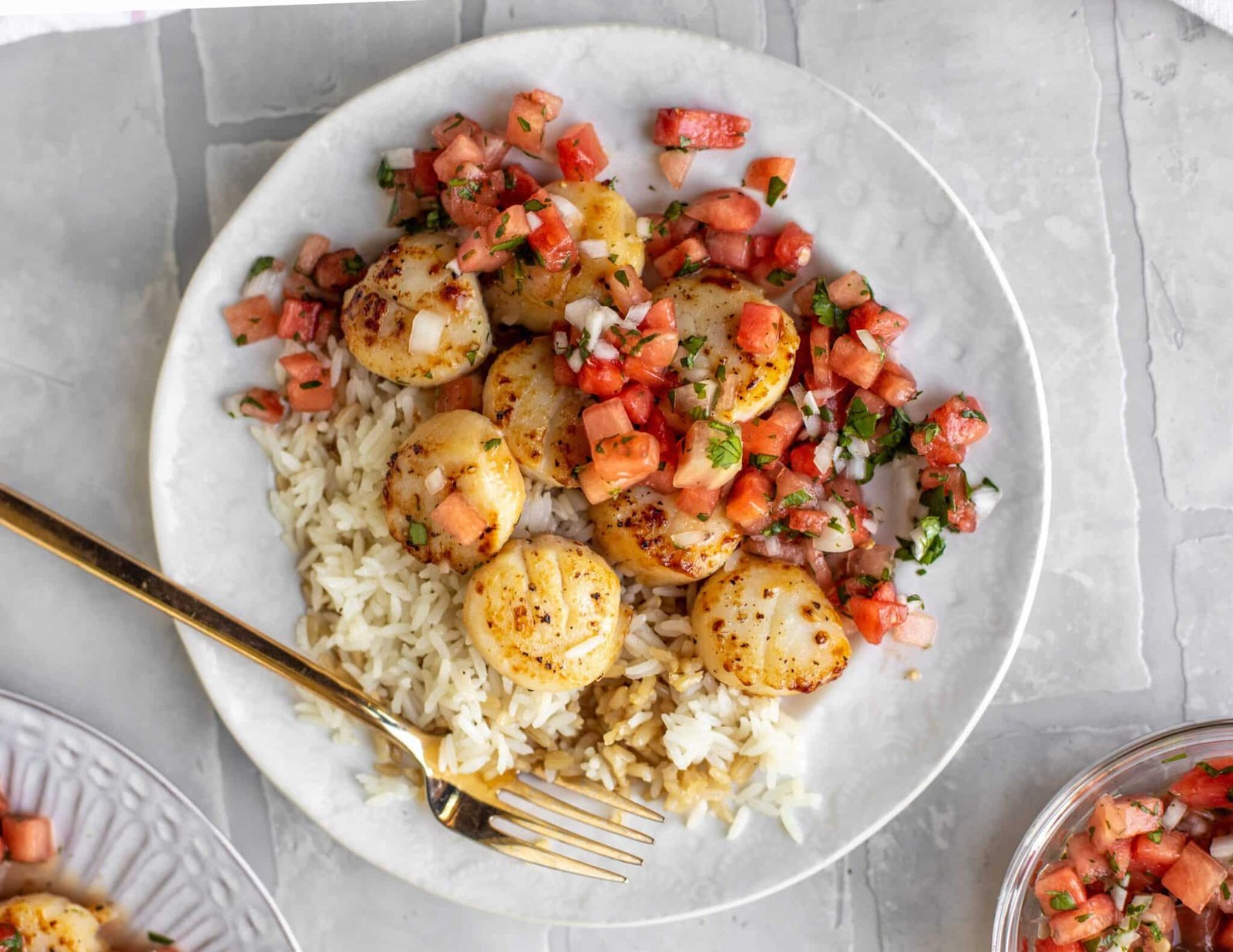 Fresh scallops are delicious. How do you usually cook them? Check out these 20 best fresh scallop recipes from fellow food bloggers!