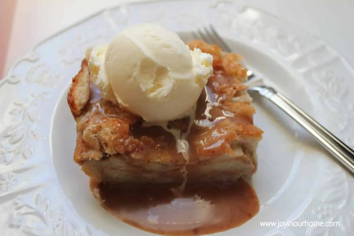 Dessert comfort food... I mean bread pudding of course! Check out these 20 best bread pudding recipes from fellow food bloggers!