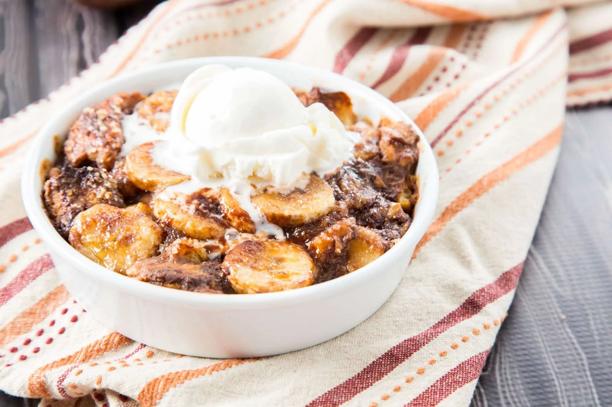 Dessert comfort food... I mean bread pudding of course! Check out these 20 best bread pudding recipes from fellow food bloggers!