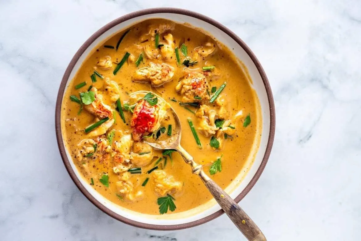 Creamy potato soup, that is the ultimate comfort food... Check out these 20 delicious potato soup recipes from my favorite food bloggers!