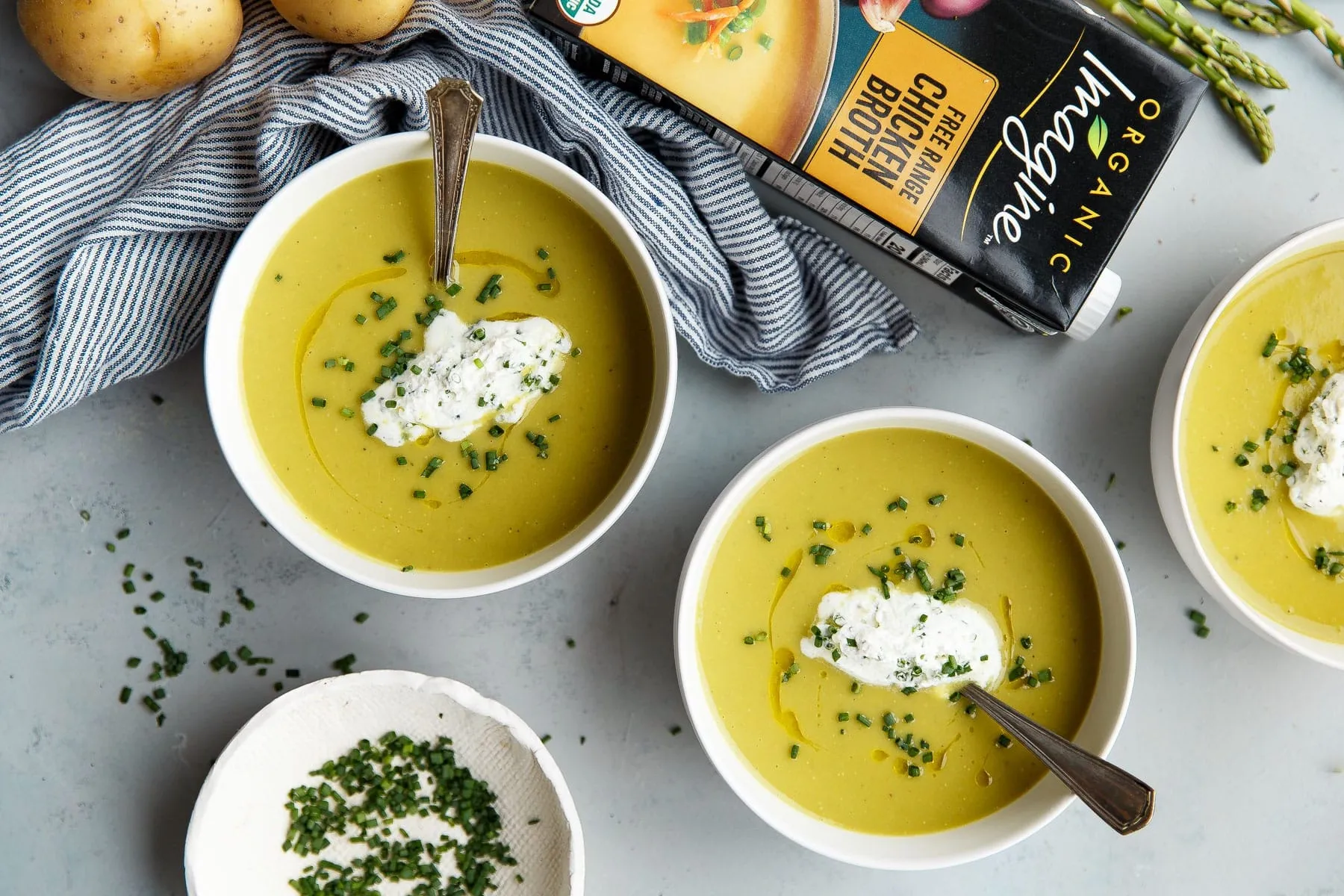 Creamy potato soup, that is the ultimate comfort food... Check out these 20 delicious potato soup recipes from my favorite food bloggers!