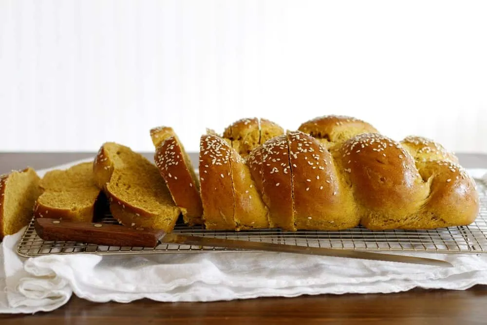 Are you looking for a cool weekend baking challenge? Then you should check out these 20 funky bread recipes with a twist, both sweet and savory!