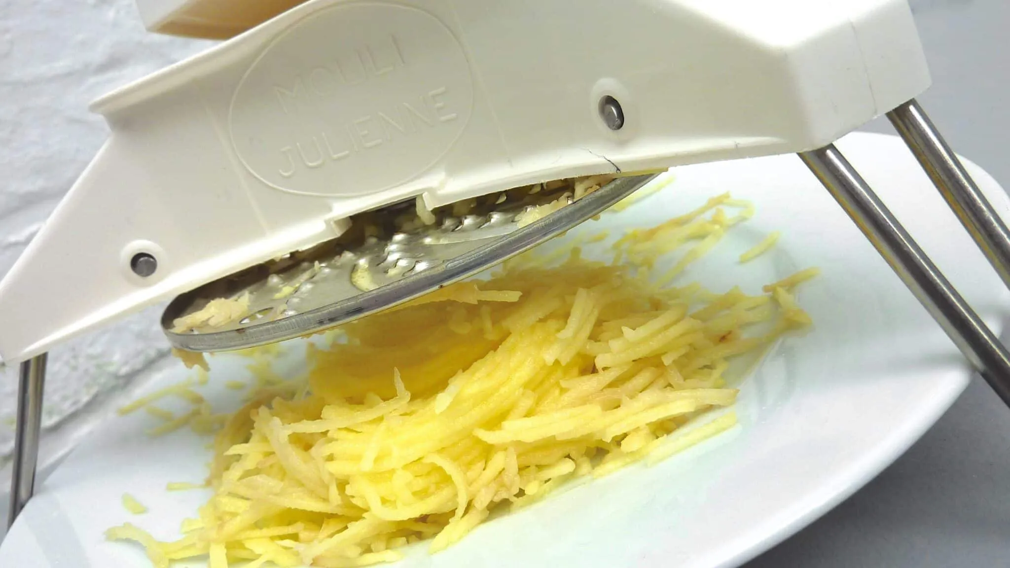 Best Cheesy Oven Baked Turnip Recipe Here's my mom's turnip recipe: grated yellow turnips and cheese baked in the oven! Brings back some sweet childhood memories...