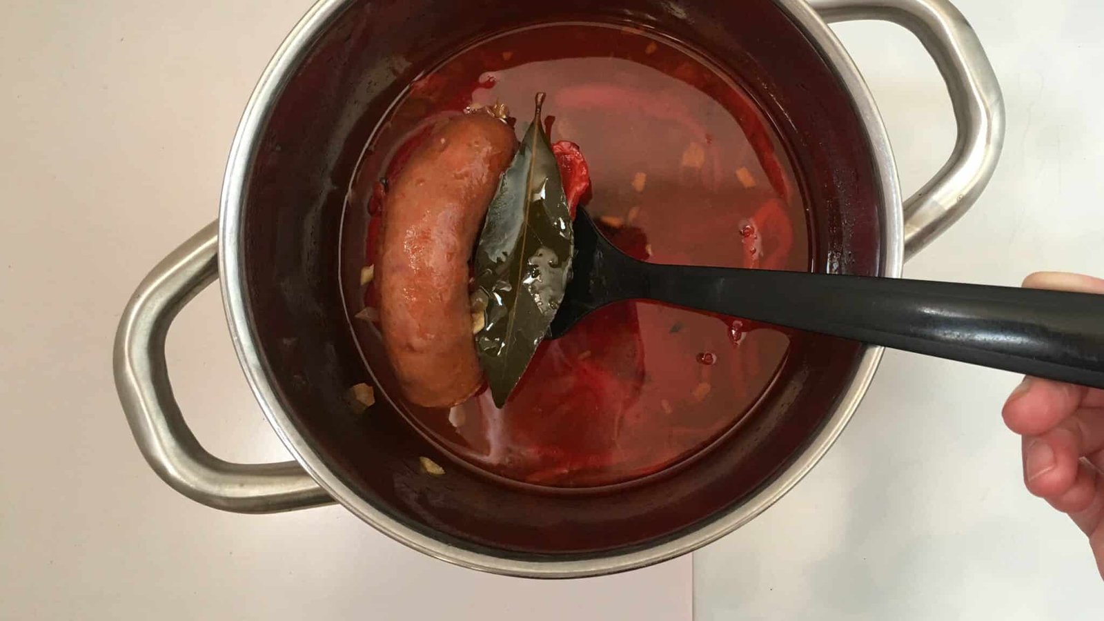 Canned peppers, fresh chorizo and feta cheese: the perfect quick and easy lunch! This piquillo pepper soup is to die for...
