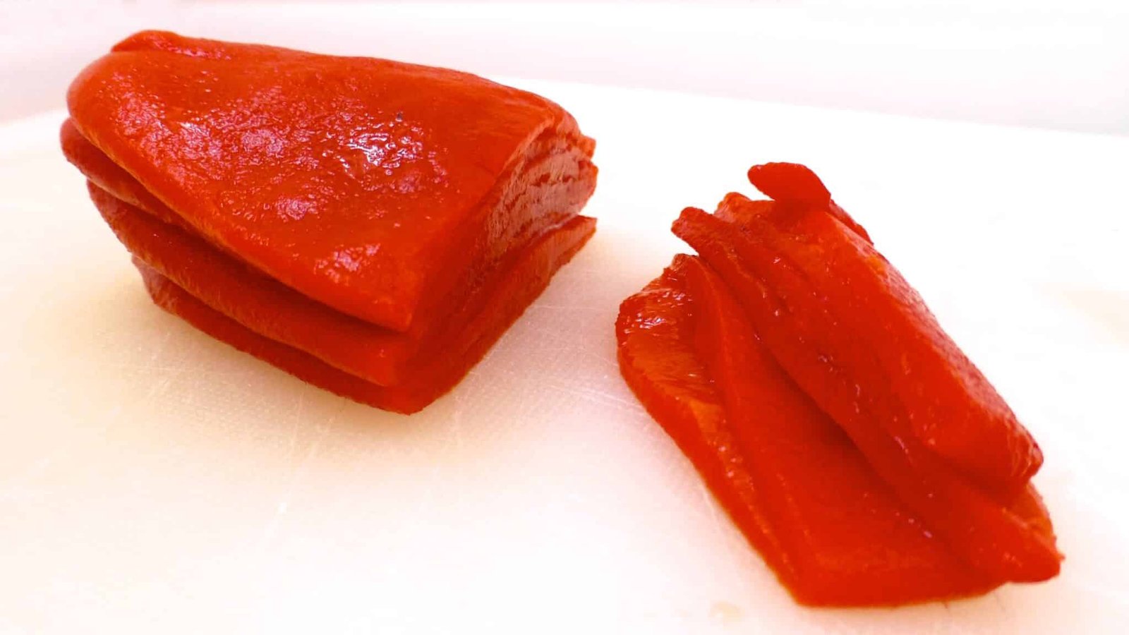 Warm piquillo peppers stuffed with salt cod in cream sauce: easy to make in advance and a perfect starter for large dinner parties!