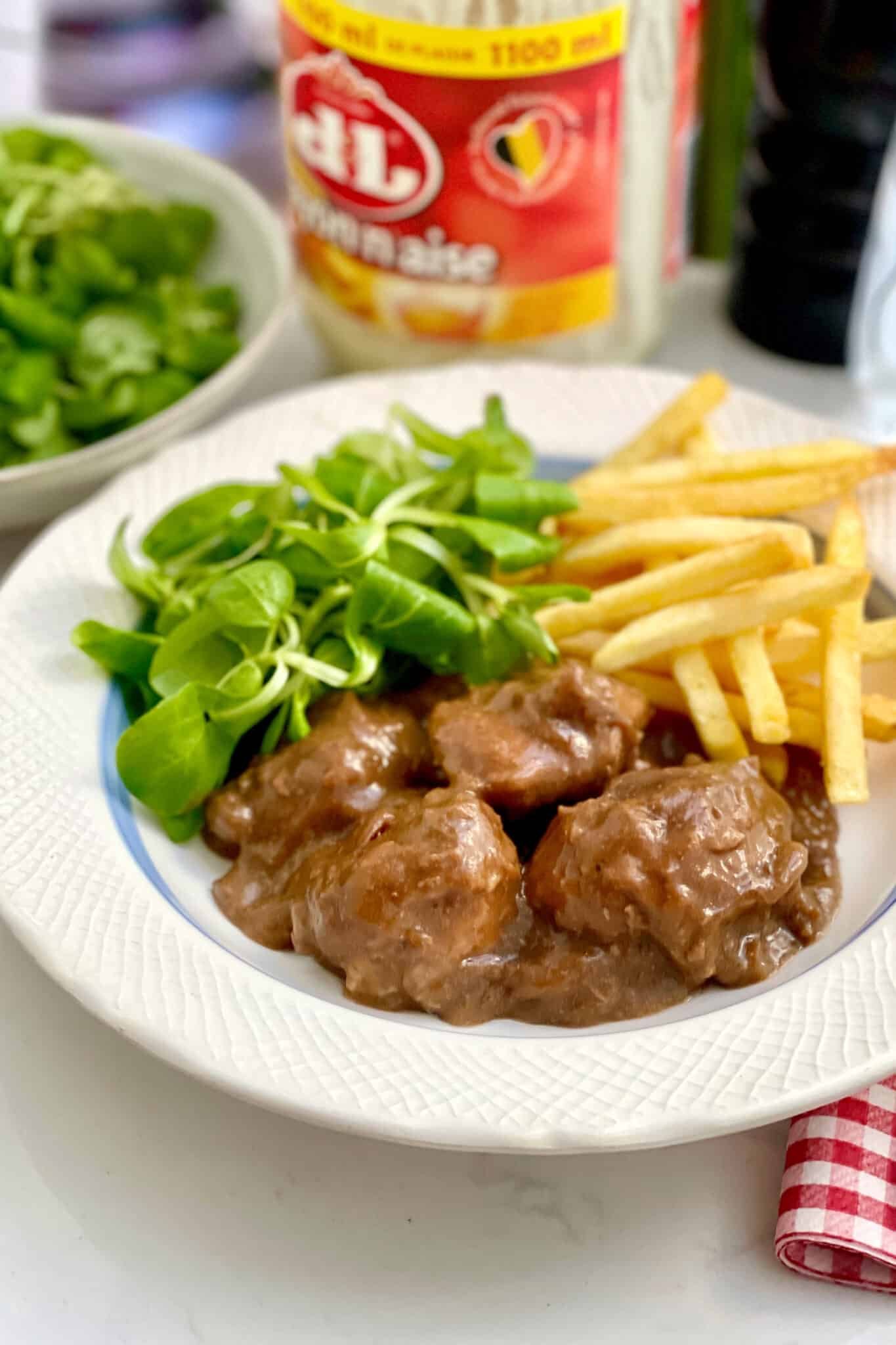 Looking for a good pork cheeks recipe? Then look no further! Pork cheeks braised in Belgian red ale, a beer by the name of Rodenbach.