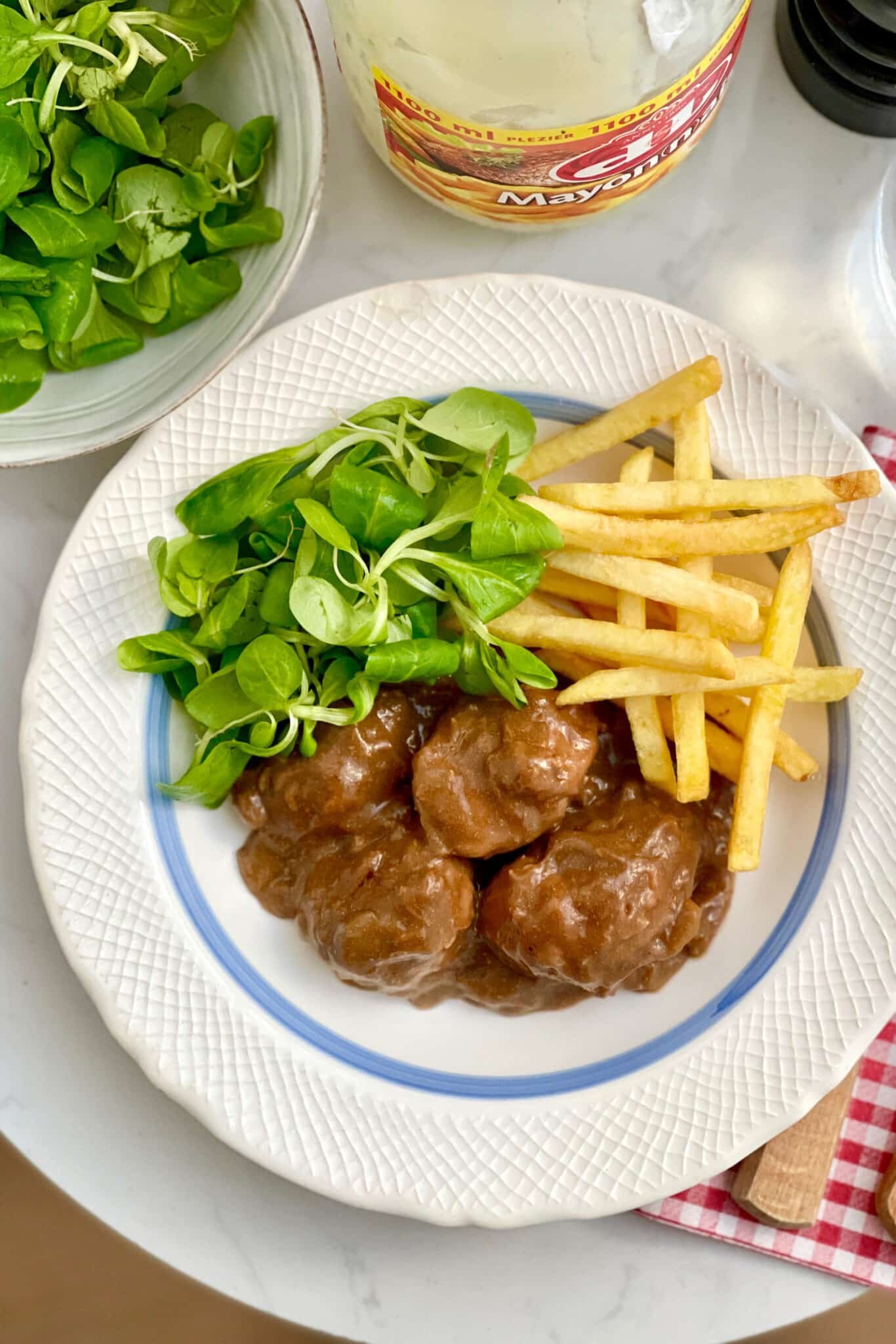 Looking for a good pork cheeks recipe? Then look no further! Pork cheeks braised in Belgian red ale, a beer by the name of Rodenbach.