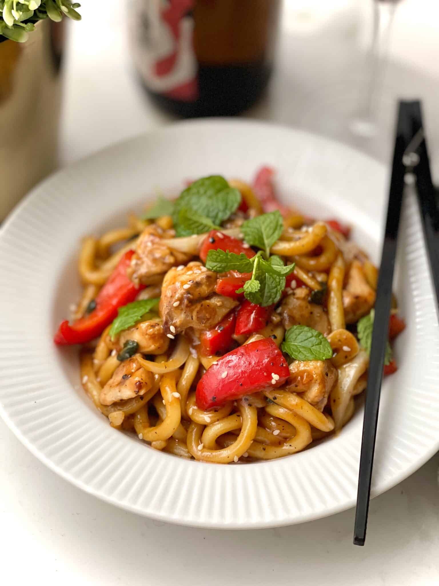 Are you in for a quick and easy Asian dinner tonight? Try out my lush recipe for black pepper chicken and noodles! Ready in no time... Enjoy!