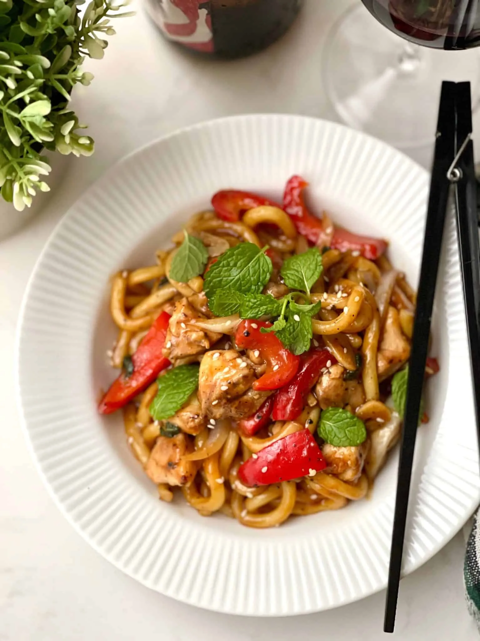 Best Recipe for Black Pepper Chicken Noodles Are you in for a quick and easy Asian dinner tonight? Try out my lush recipe for black pepper chicken and noodles! Ready in no time... Enjoy!
