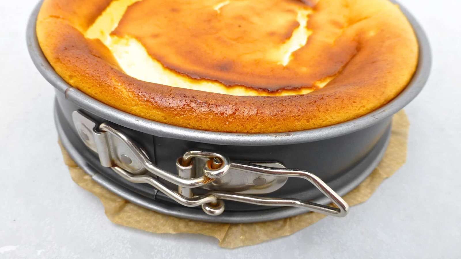 Here's my classic New York baked cheesecake recipe that it absolutely fail proof... Creamy on the inside, golden crust n the outside. Delish!