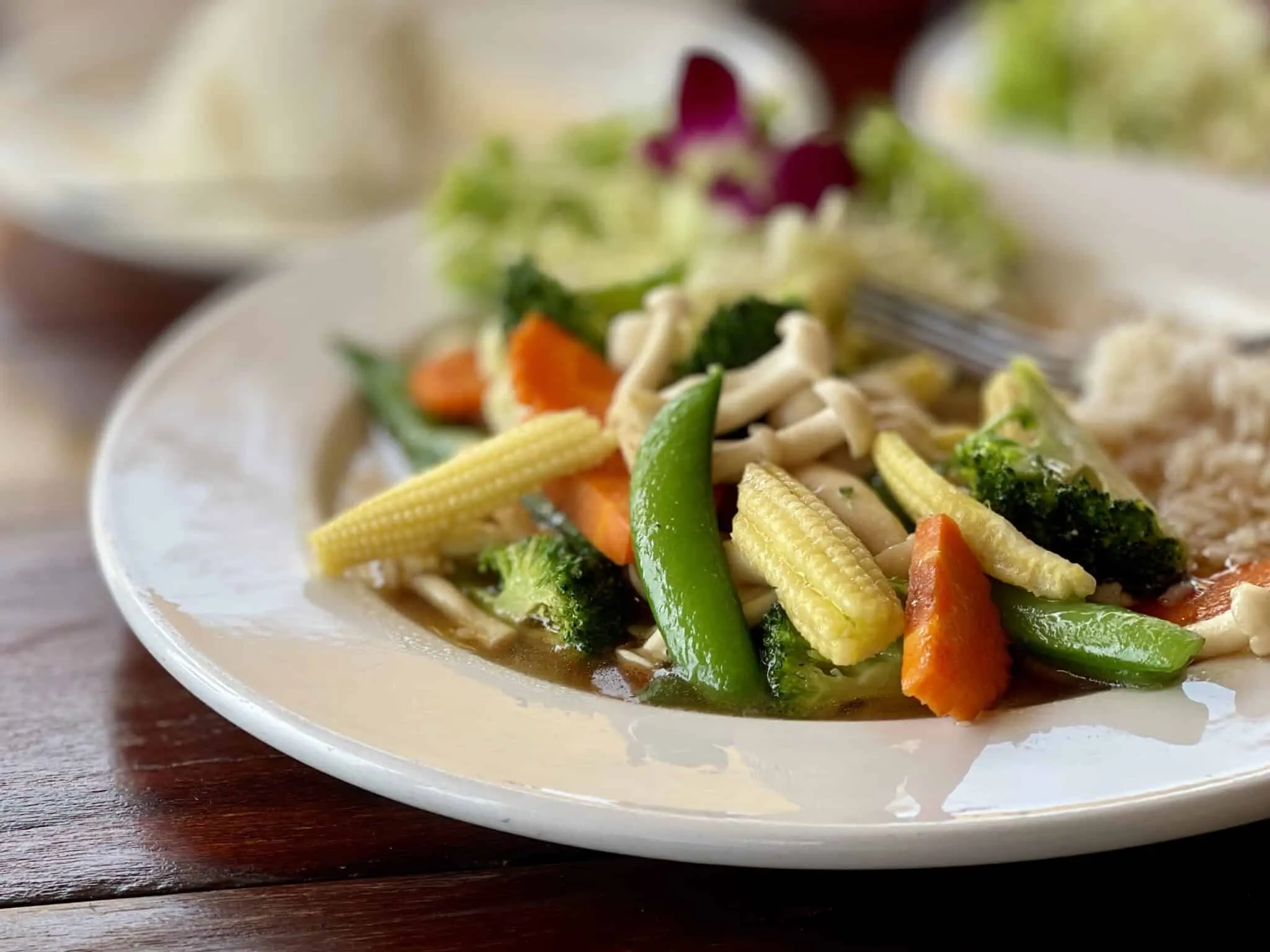 Crunchy stir fried vegetables in oyster sauce, an Asian classic side dish... And a highly addictive one, I'm warning you!
