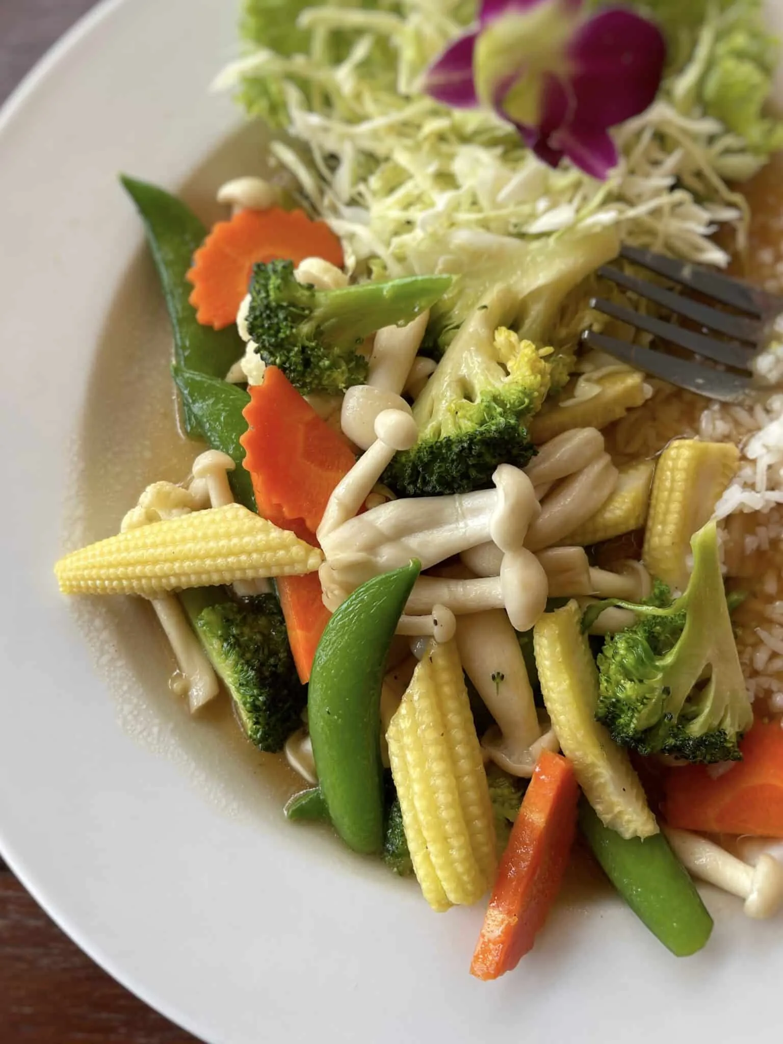 Crunchy stir fried vegetables in oyster sauce, an Asian classic side dish... And a highly addictive one, I'm warning you!