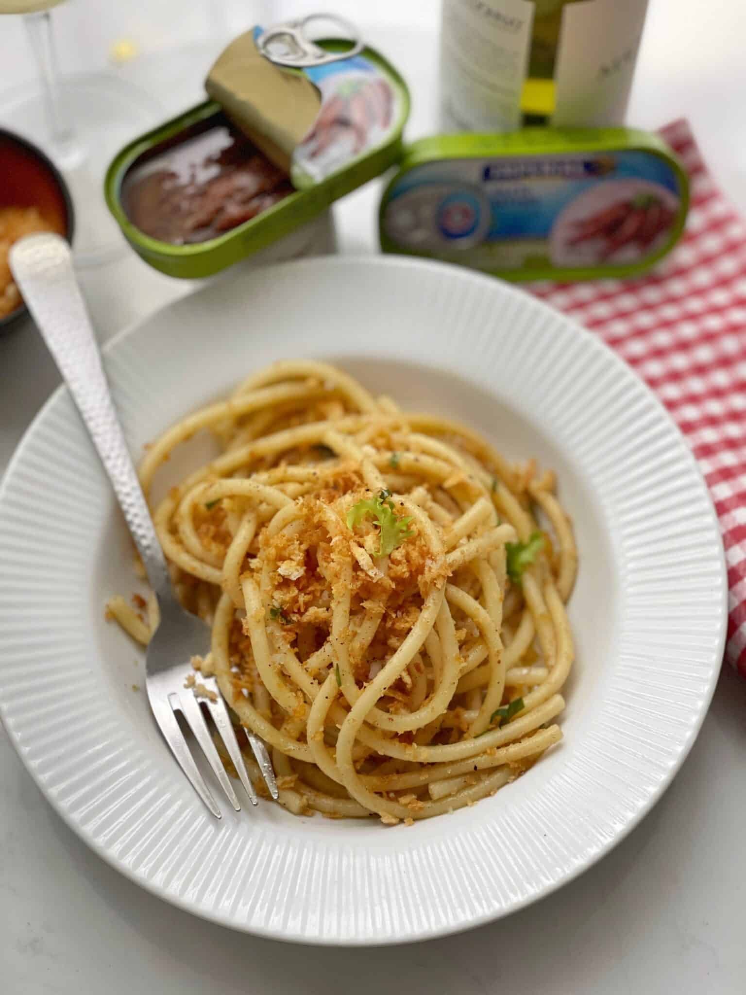 A delicious Sicilian anchovy spaghetti recipe, a surprisingly simple spaghetti recipe with salted anchovies and breadcrumbs.