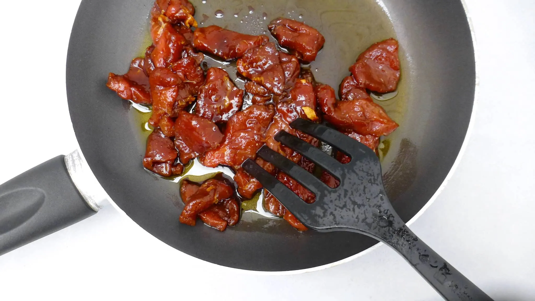 Best Cambodian Beef Lok Lak Recipe Try this traditional Cambodian beef lok lak: stir fried beef strips with soy sauce served with lettuce and tomatoes... Yum!