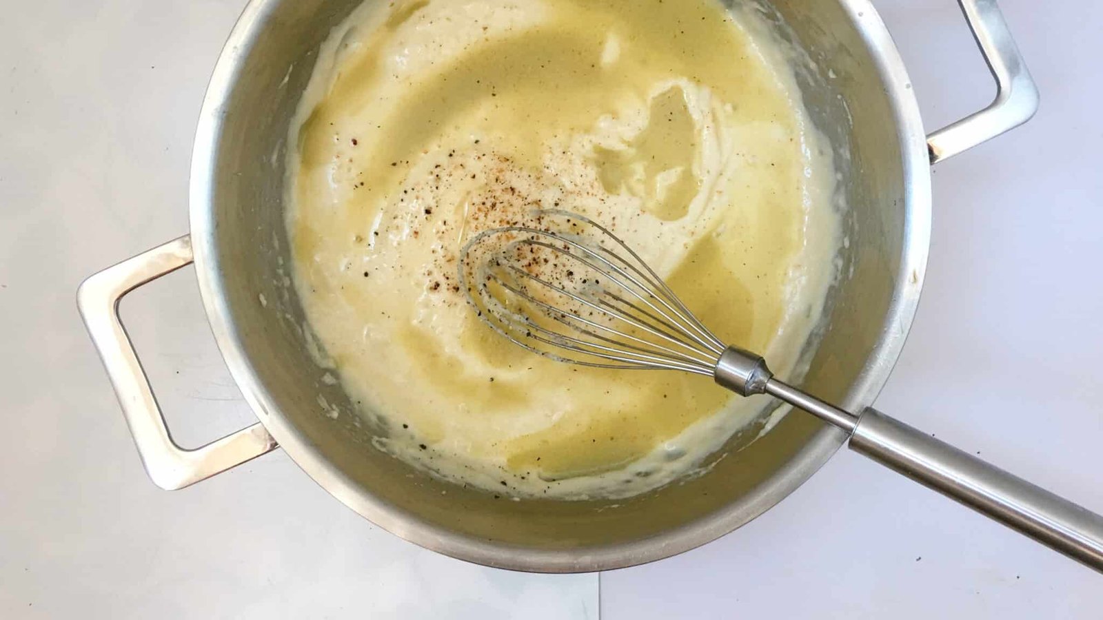 Look at the beauty: my delicious green cabbage and ham pie au gratin... Cabbage, shredded ham and white sauce covered with au gratin mashed potatoes!