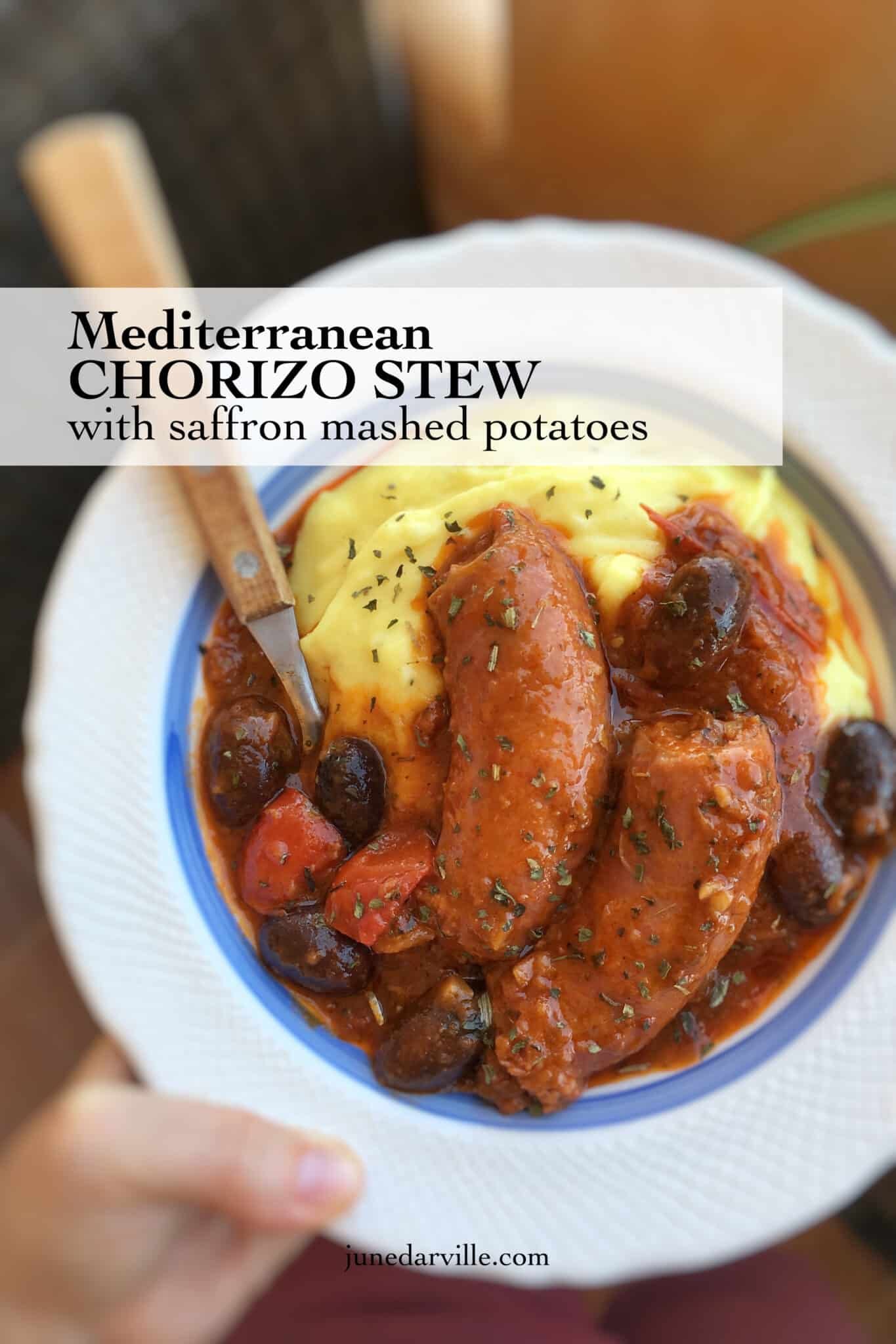 A comfy stew with some sunny flavors... this chorizo stew with olives and tomato sauce is a perfect match for the creamy saffron mash!