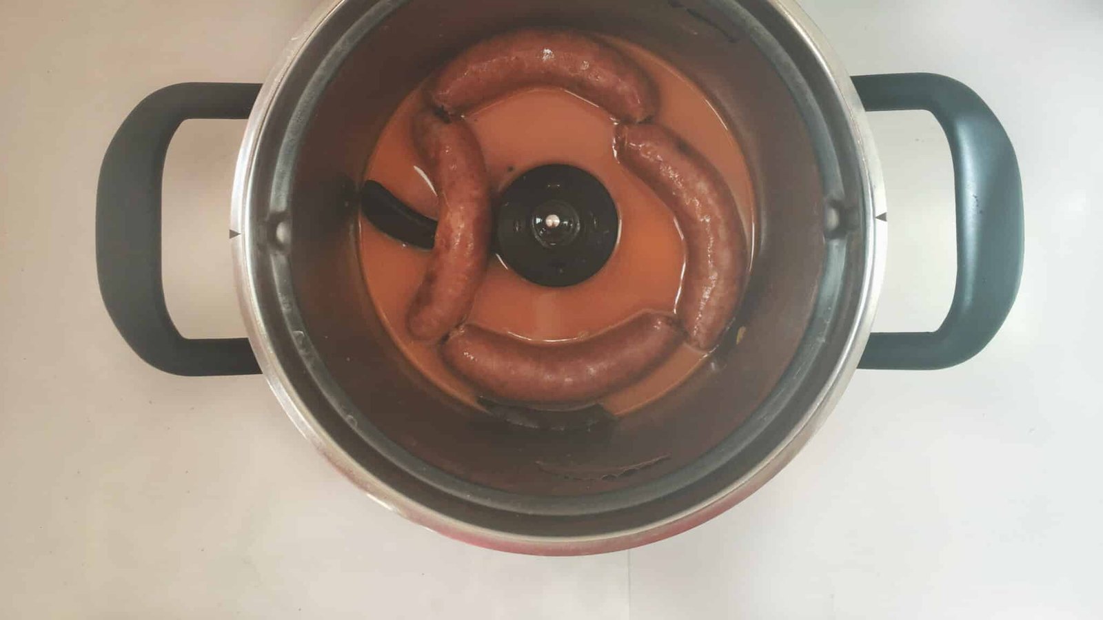 Chorizo a la sidra or chorizo sausage in apple cider, a Spanish classic! And a new addition to my Spanish tapas dinner with friends!