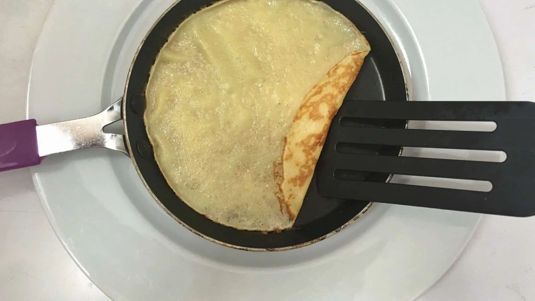 Best French Crepes Suzette Recipe Homemade thin crepes in a sugary orange and Grand Marnier sauce... this crepes suzette recipe is a must try! You will love it...