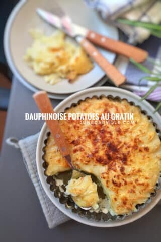 Creamy dauphinoise potatoes: a French scalloped potato bake with garlic, nutmeg and cream! The perfect potato side dish for cold winter days...
