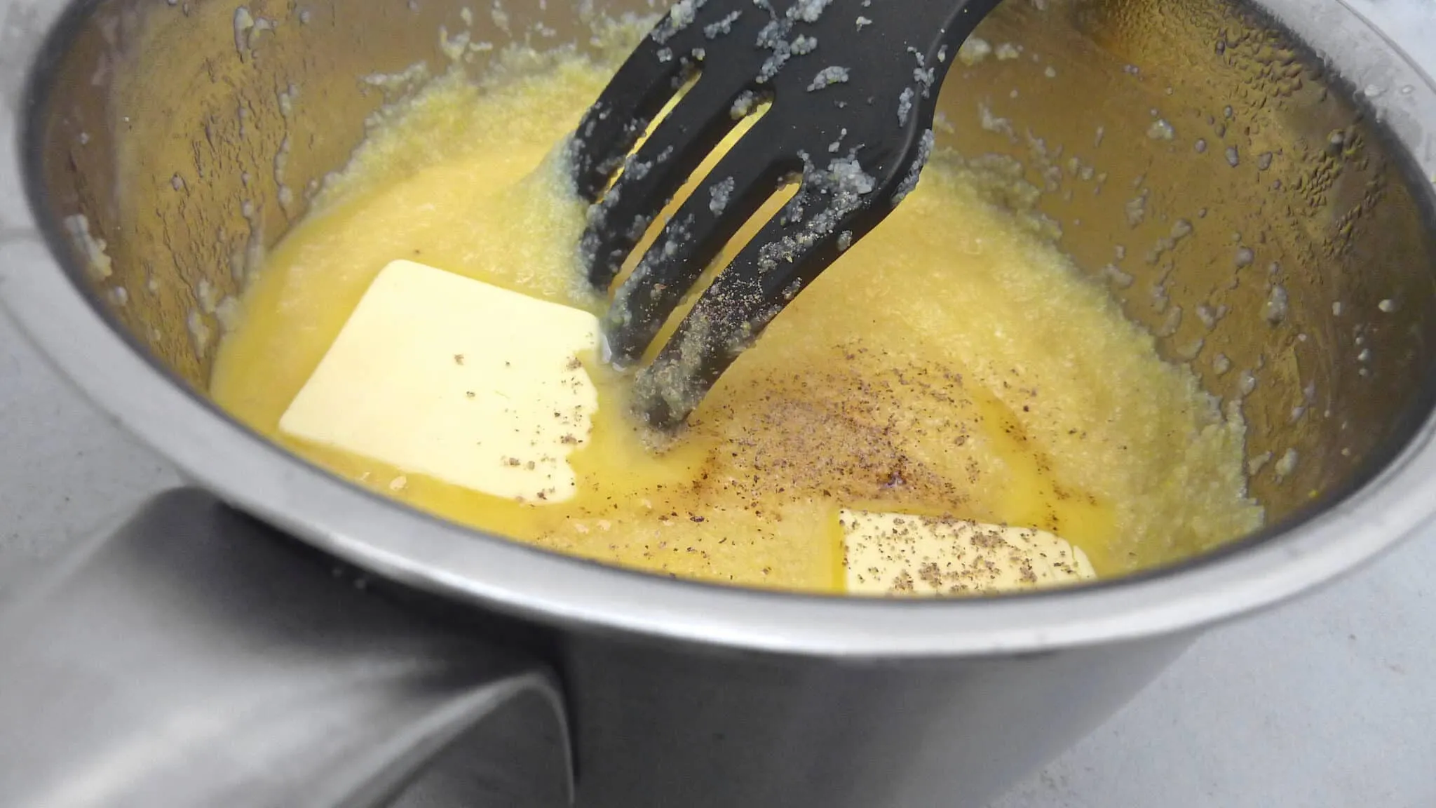 Polenta frita or crunchy fried polenta crisps: surprising finger food appetizer or creative alternative for fries... you decide!