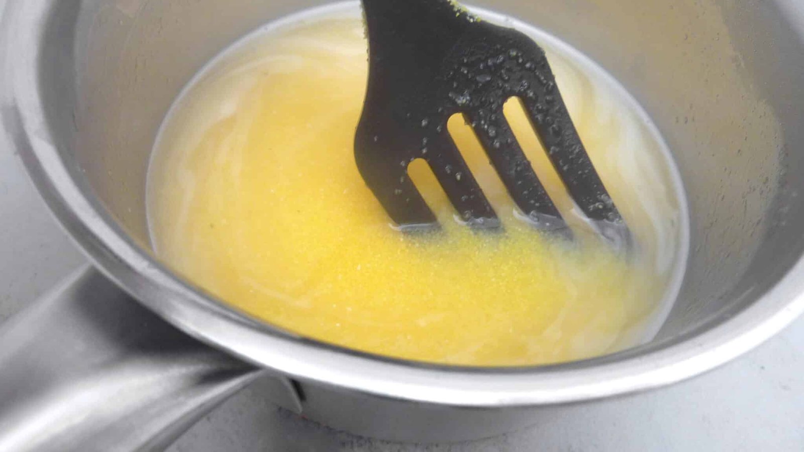 Polenta frita or crunchy fried polenta crisps: surprising finger food appetizer or creative alternative for fries... you decide!