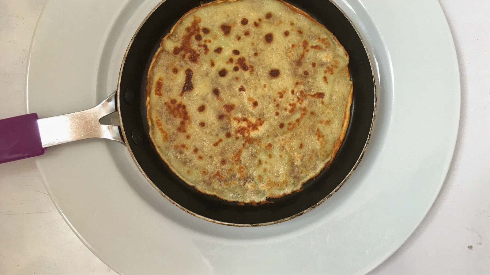 Here's how to make crepes: a failproof recipe! A step by step picture recipe to help you make the best thin crepes in the world!
