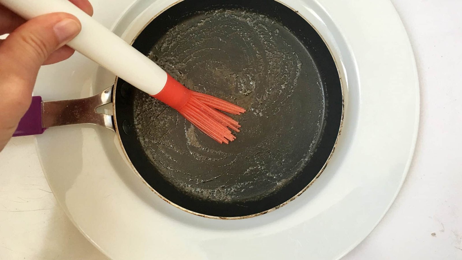 Here's how to make crepes: a failproof recipe! A step by step picture recipe to help you make the best thin crepes in the world!