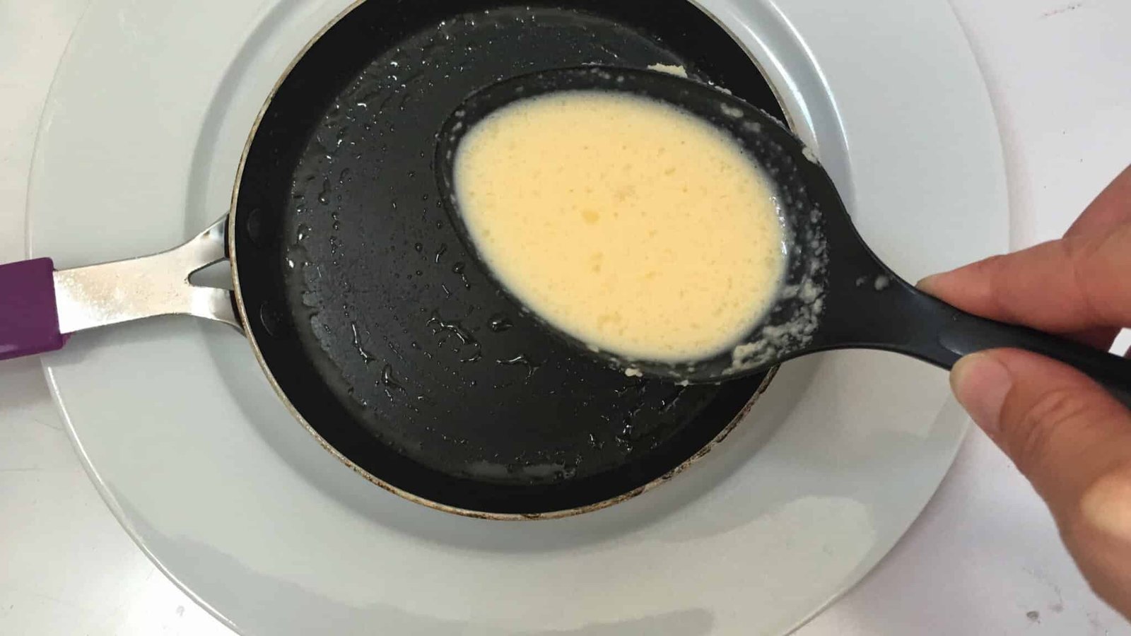 Here's how to make crepes: a failproof recipe! A step by step picture recipe to help you make the best thin crepes in the world!
